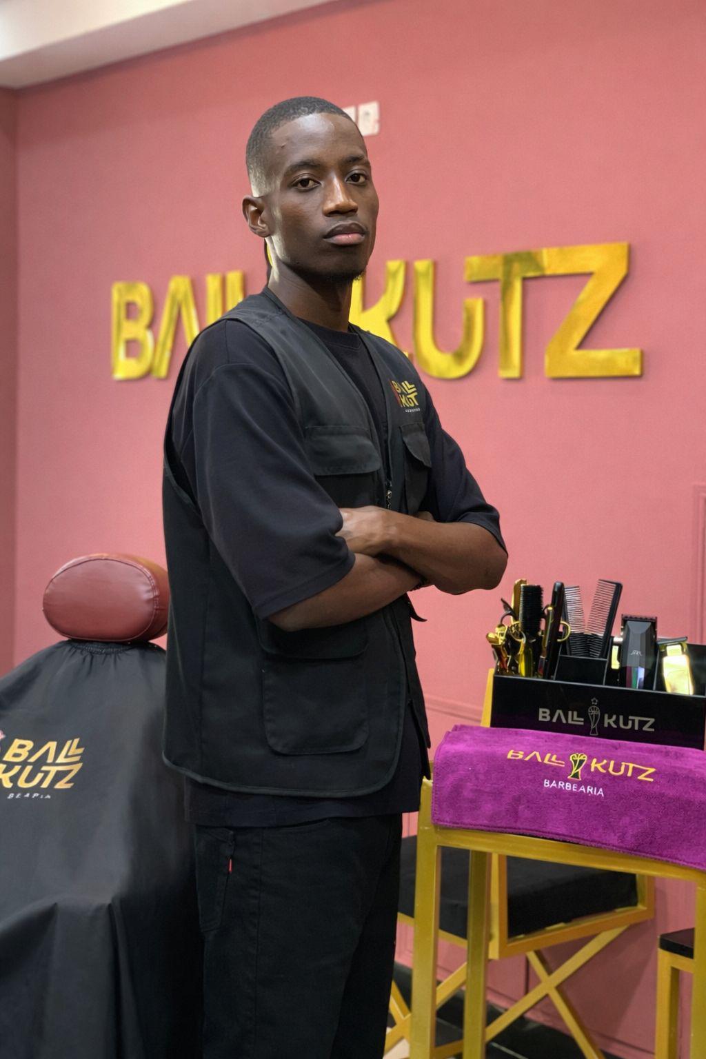 Estevão - Senior Barber